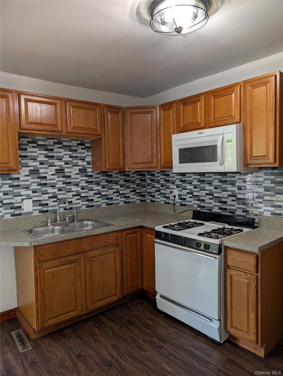 326 1st Street Property Photo 12