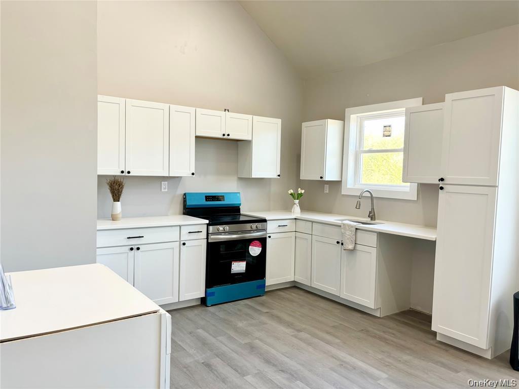 125 Lynbrook Drive Property Photo 8