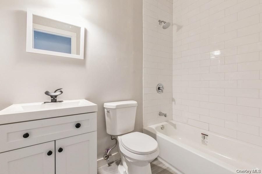 125 Lynbrook Drive Property Photo 10