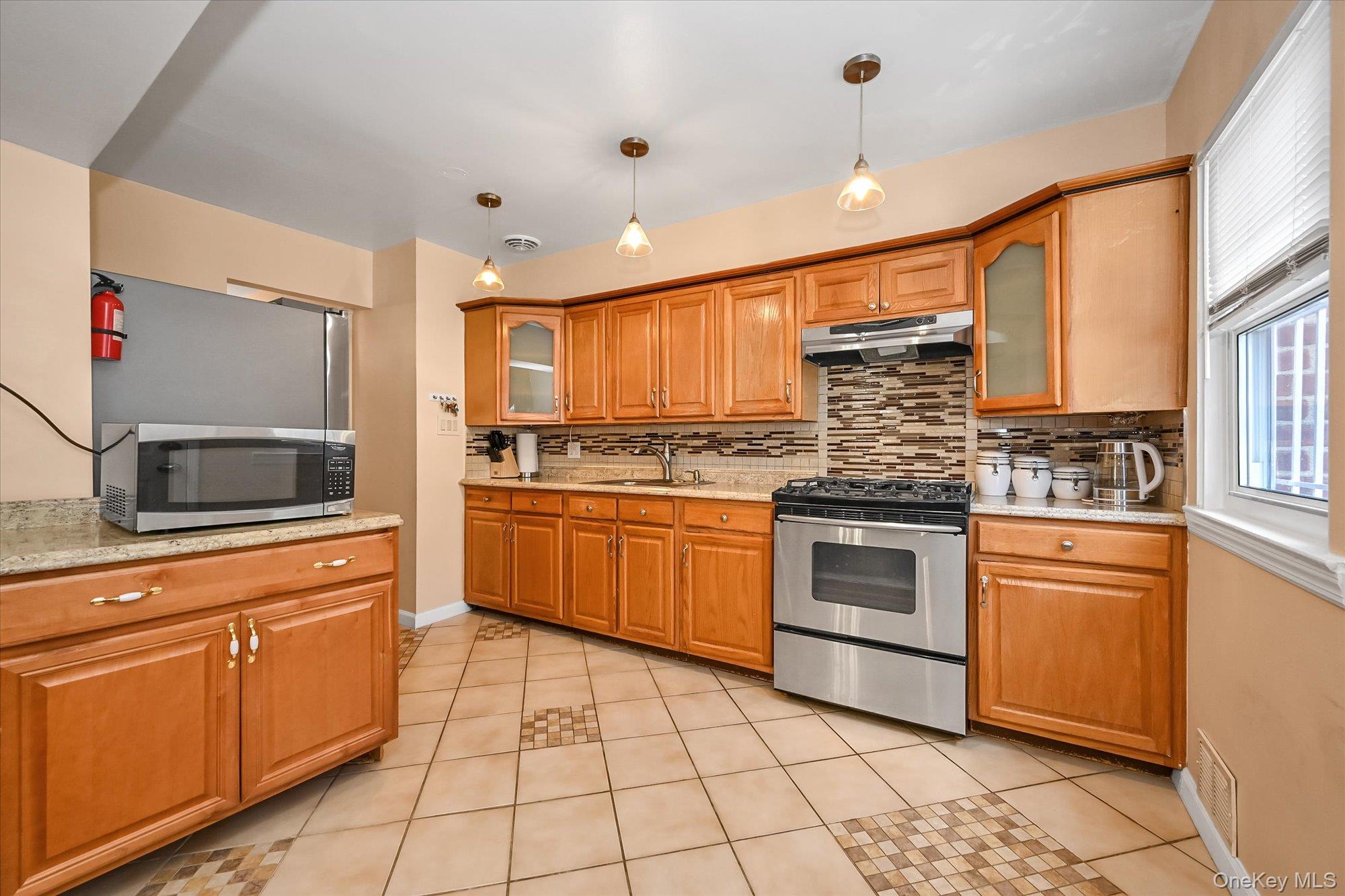 253-27 147th Avenue Property Photo 8
