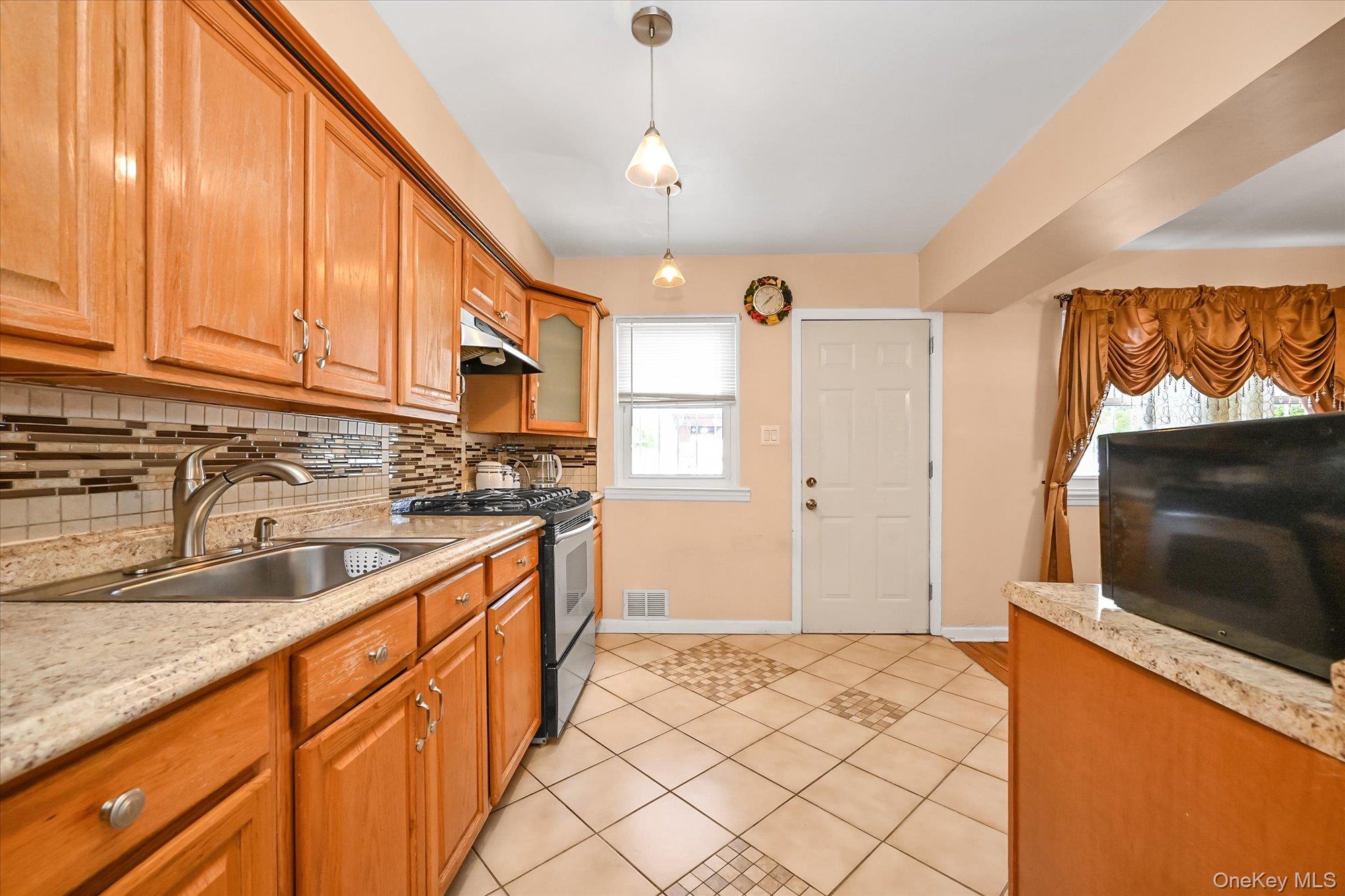 253-27 147th Avenue Property Photo 9