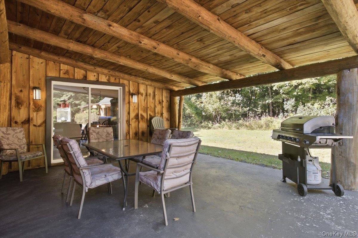 695 & 698 South Rd. Property Photo 20