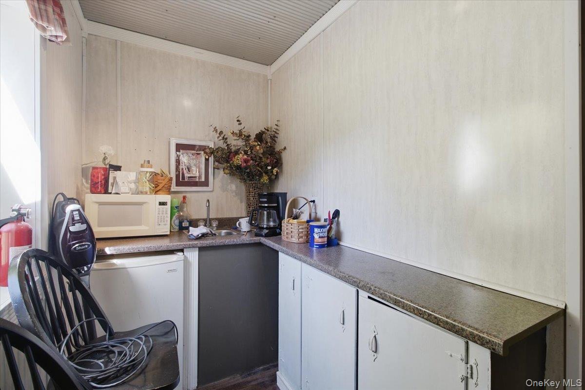 695 & 698 South Rd. Property Photo 25
