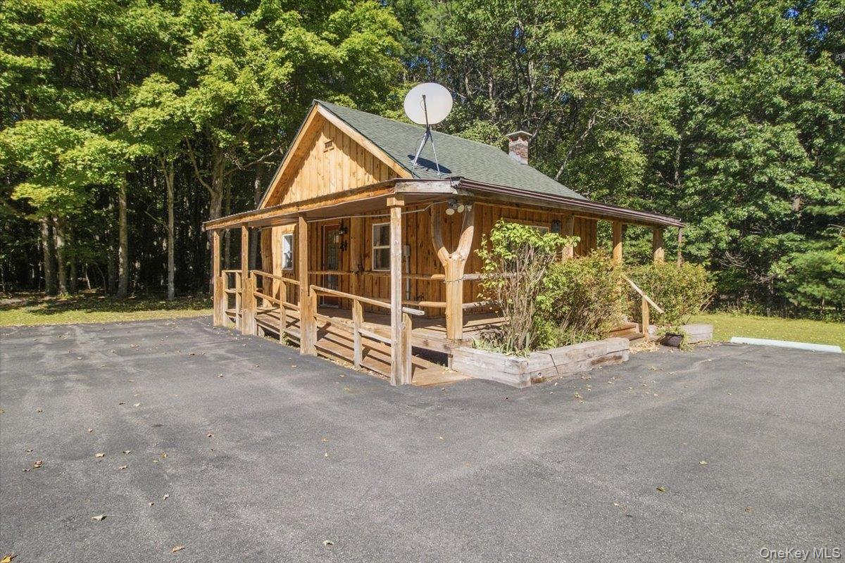 695 & 698 South Rd. Property Photo 30