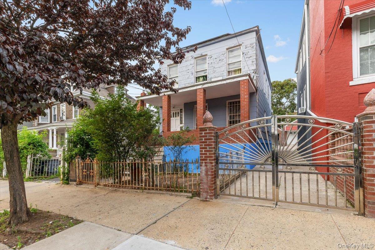 849 E 219th Street Property Photo 1