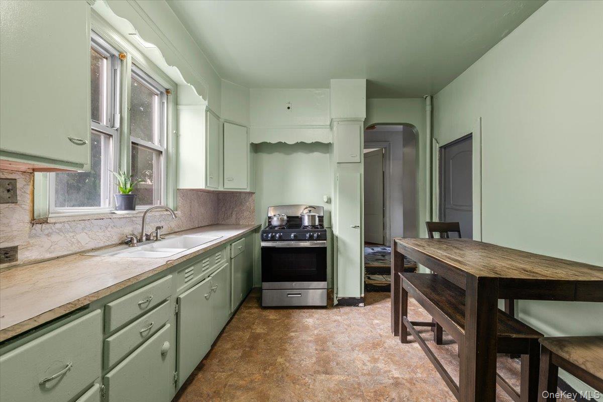 849 E 219th Street Property Photo 10