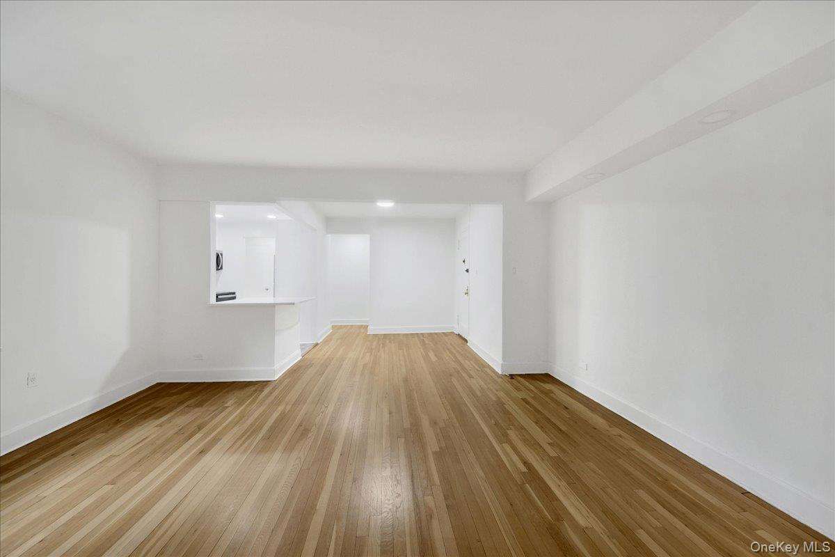 3840 Greystone Avenue 3i Property Photo 4