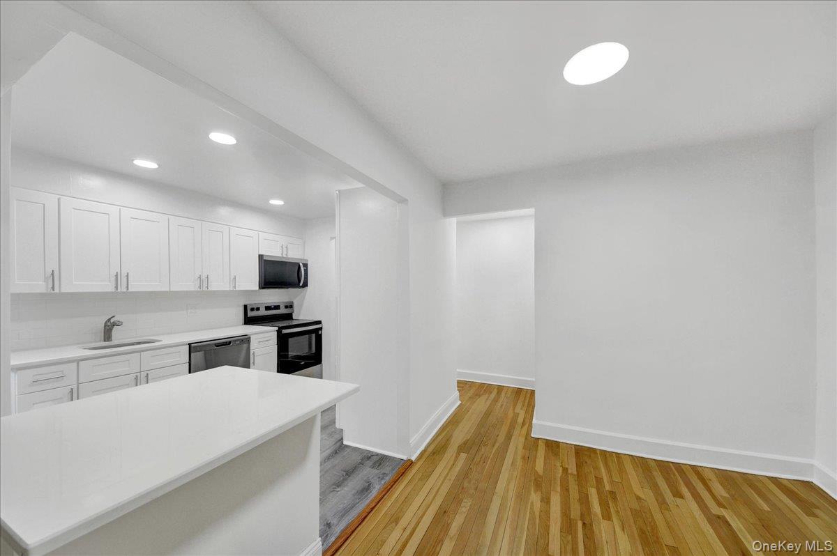 3840 Greystone Avenue 3i Property Photo 5
