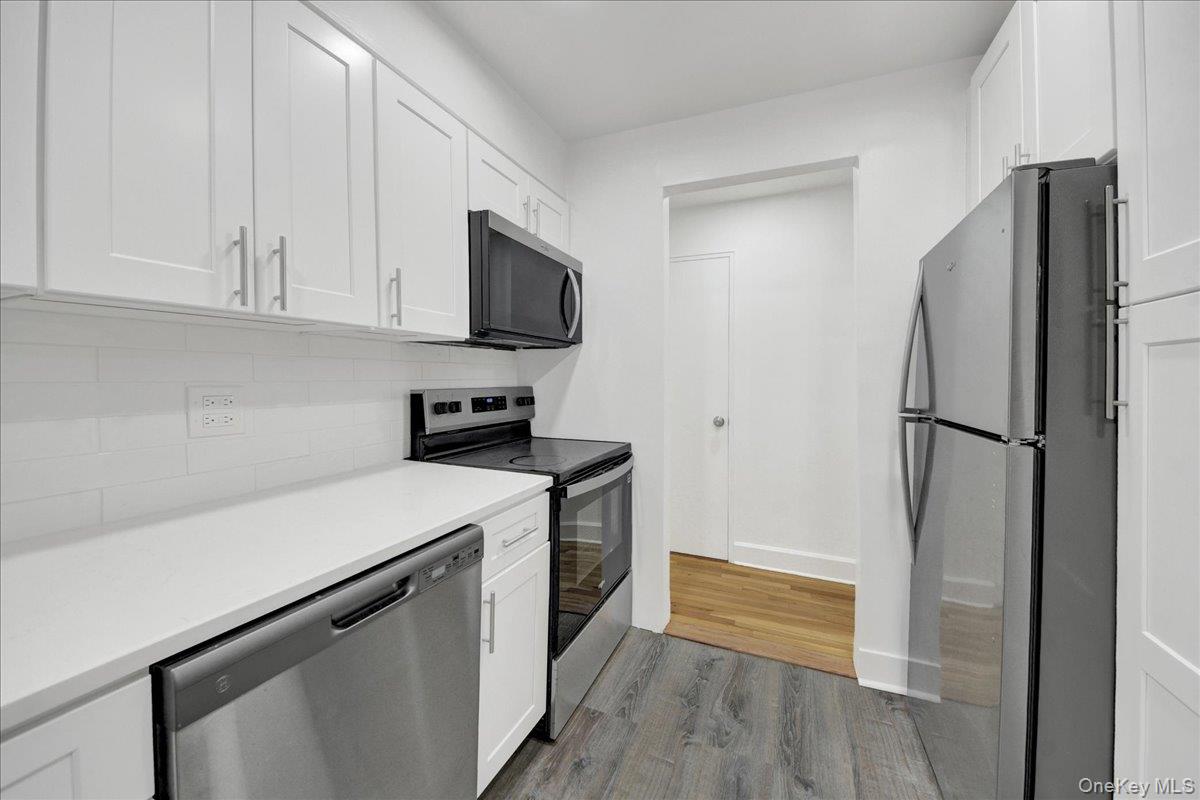3840 Greystone Avenue 3i Property Photo 6