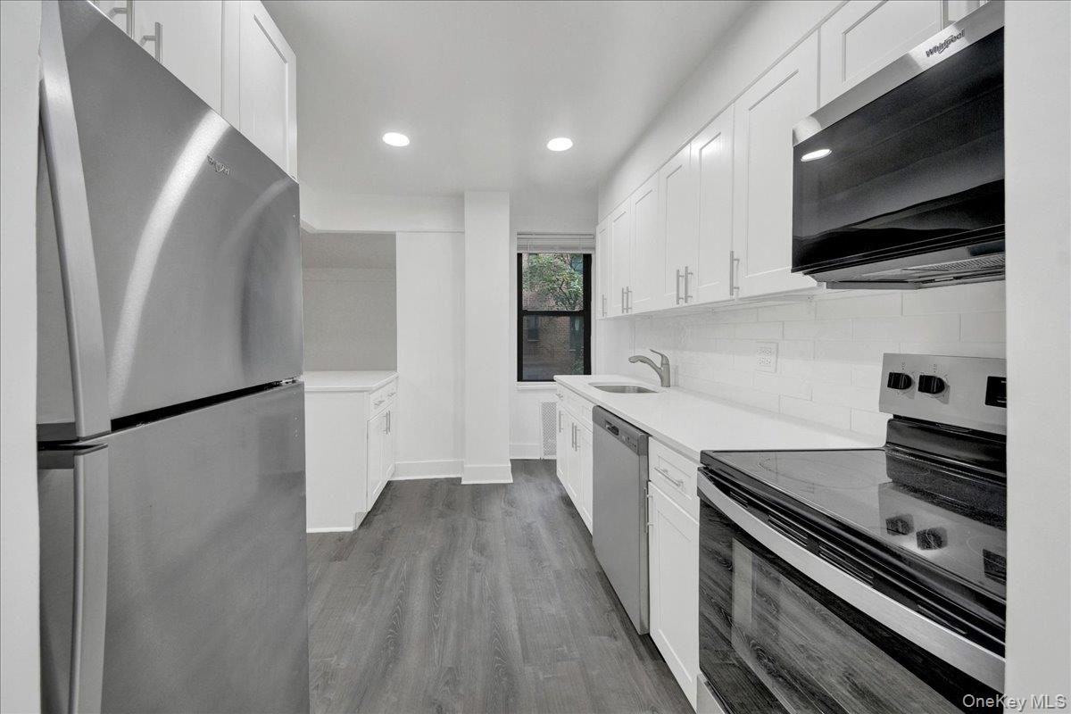 3840 Greystone Avenue 3i Property Photo 7