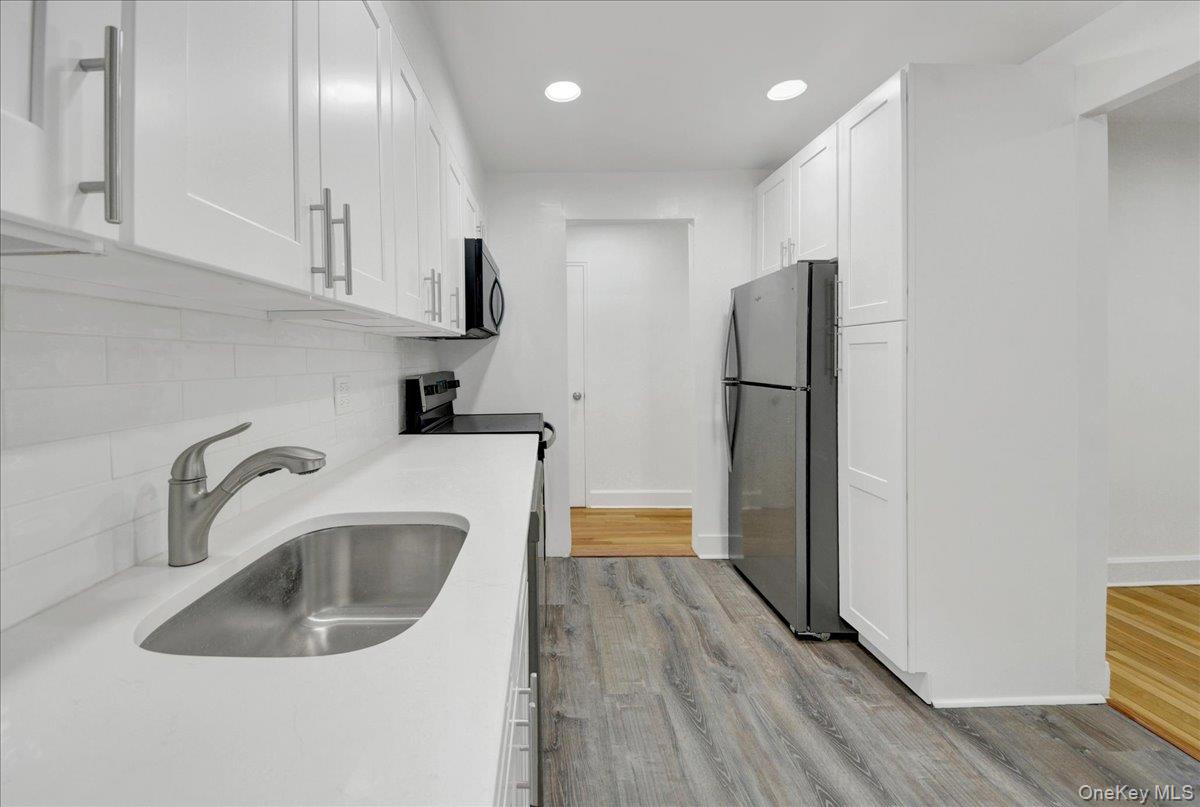 3840 Greystone Avenue 3i Property Photo 8