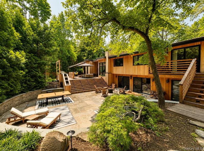 14 Tall Tree Court Property Photo 1