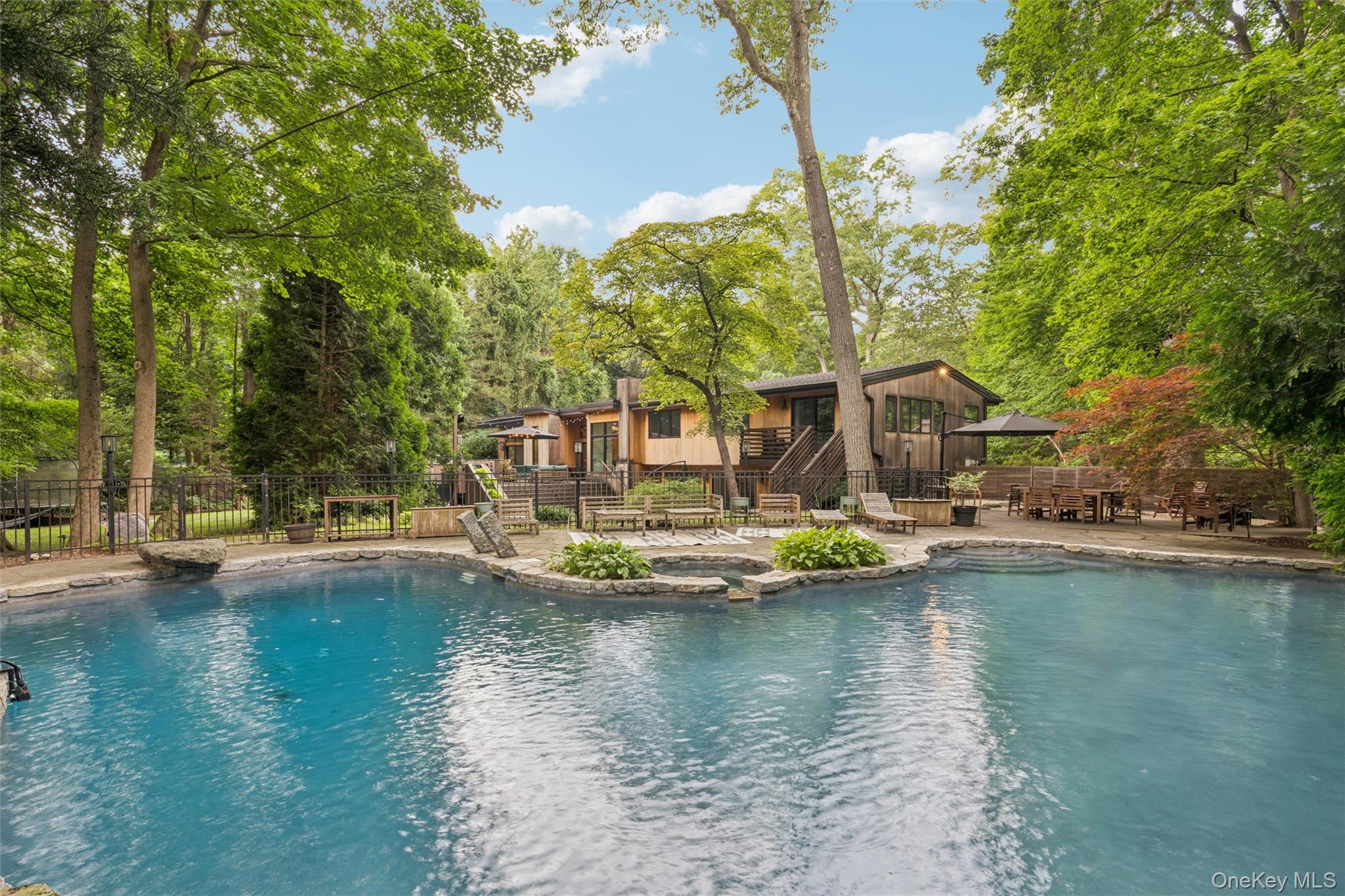 14 Tall Tree Court Property Photo 3