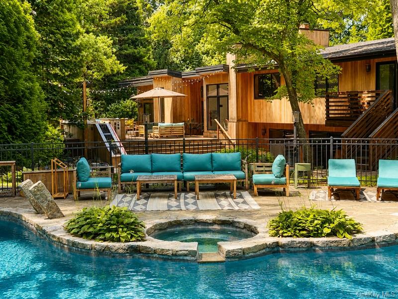 14 Tall Tree Court Property Photo 4