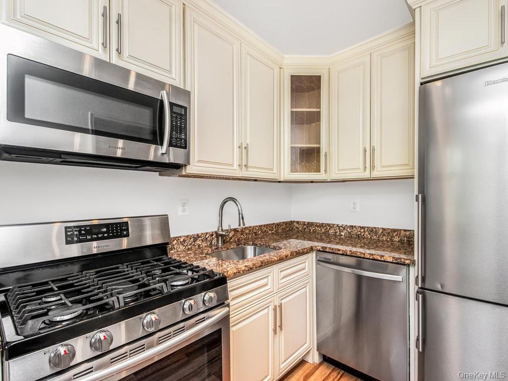 4705 Henry Hudson Parkway 3c Property Photo 5