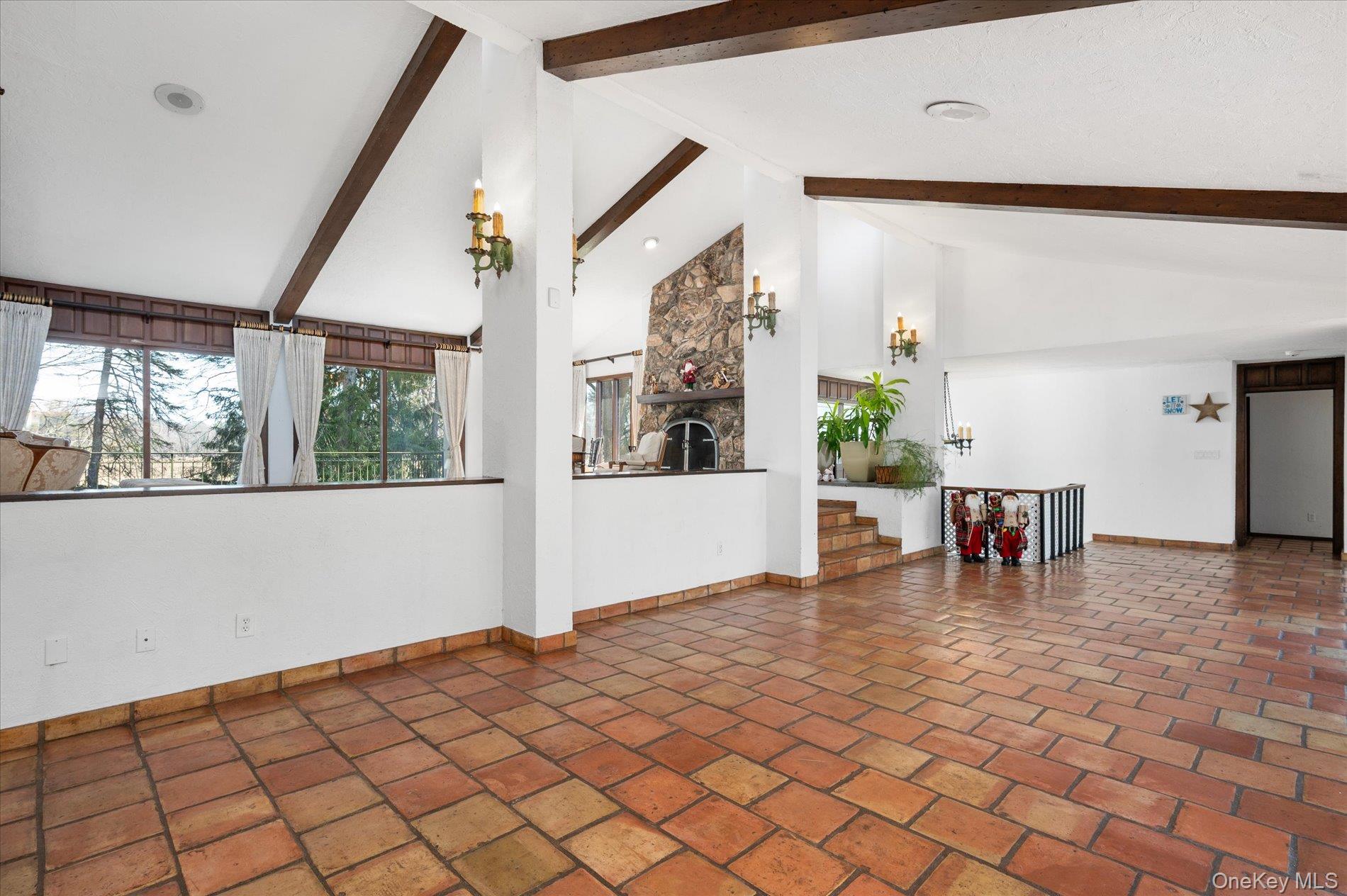 8 Plaka Court Property Photo 6