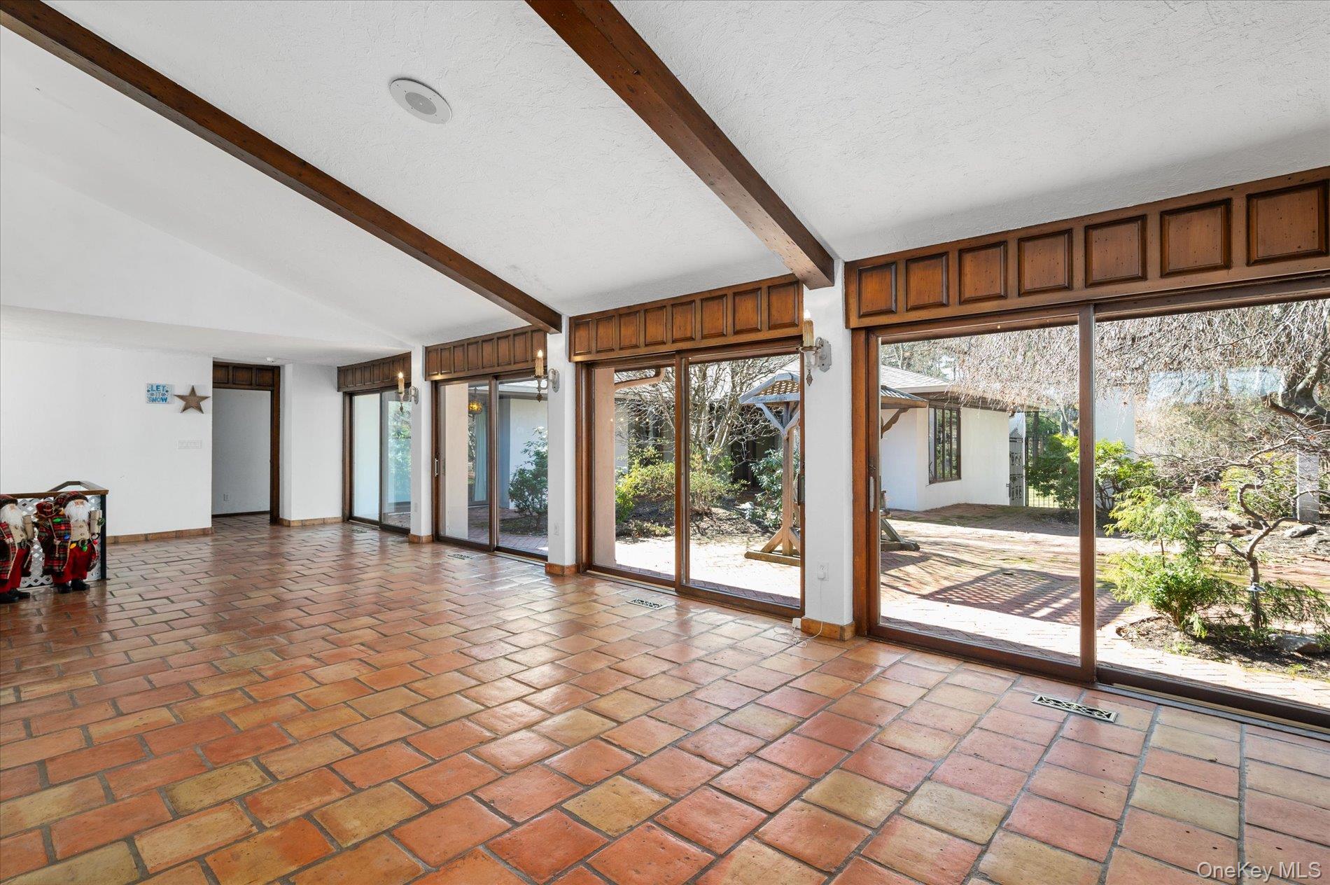 8 Plaka Court Property Photo 10