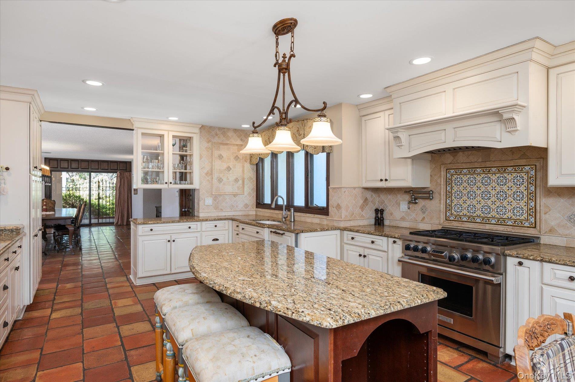 8 Plaka Court Property Photo 12