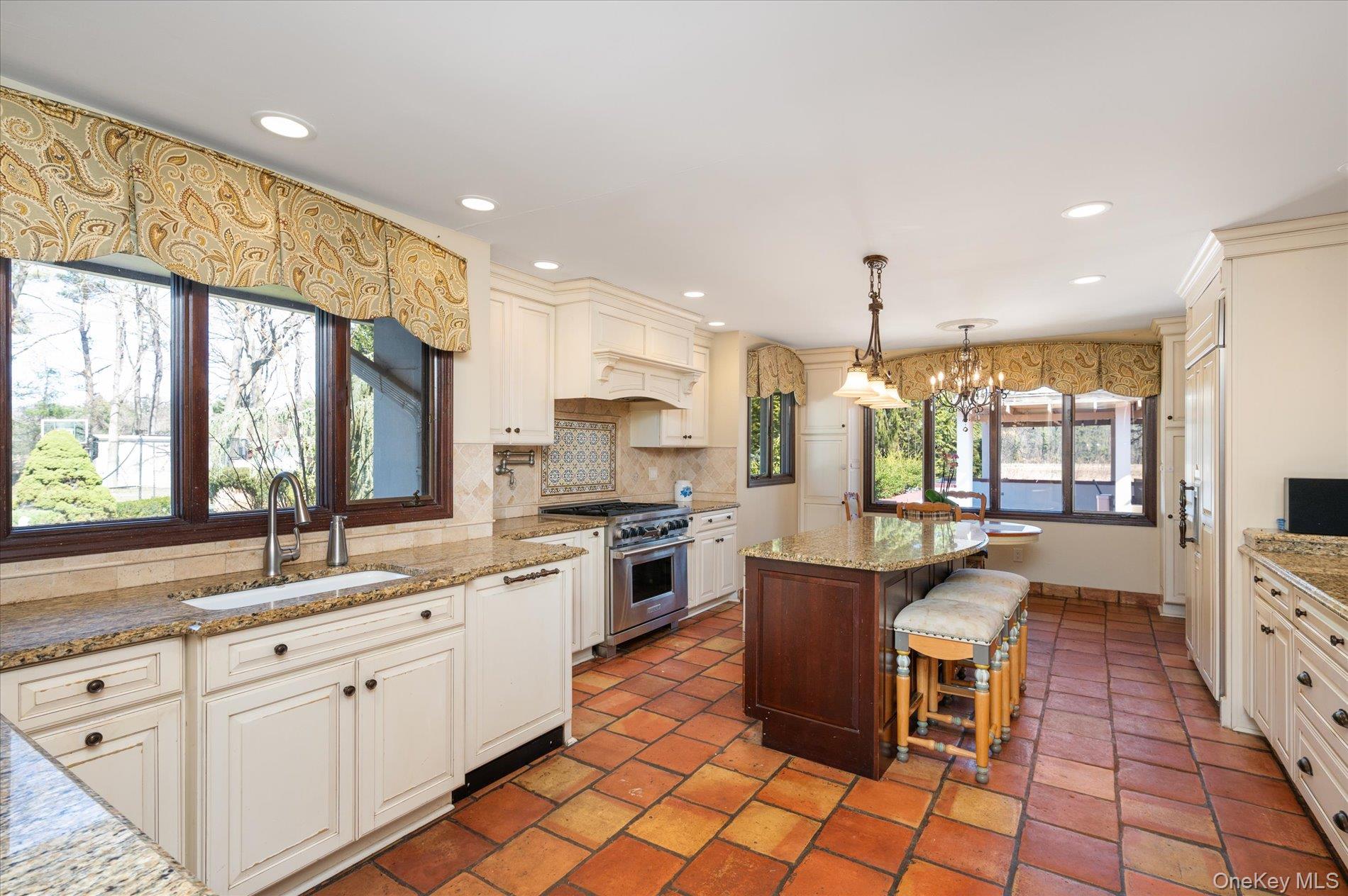 8 Plaka Court Property Photo 14