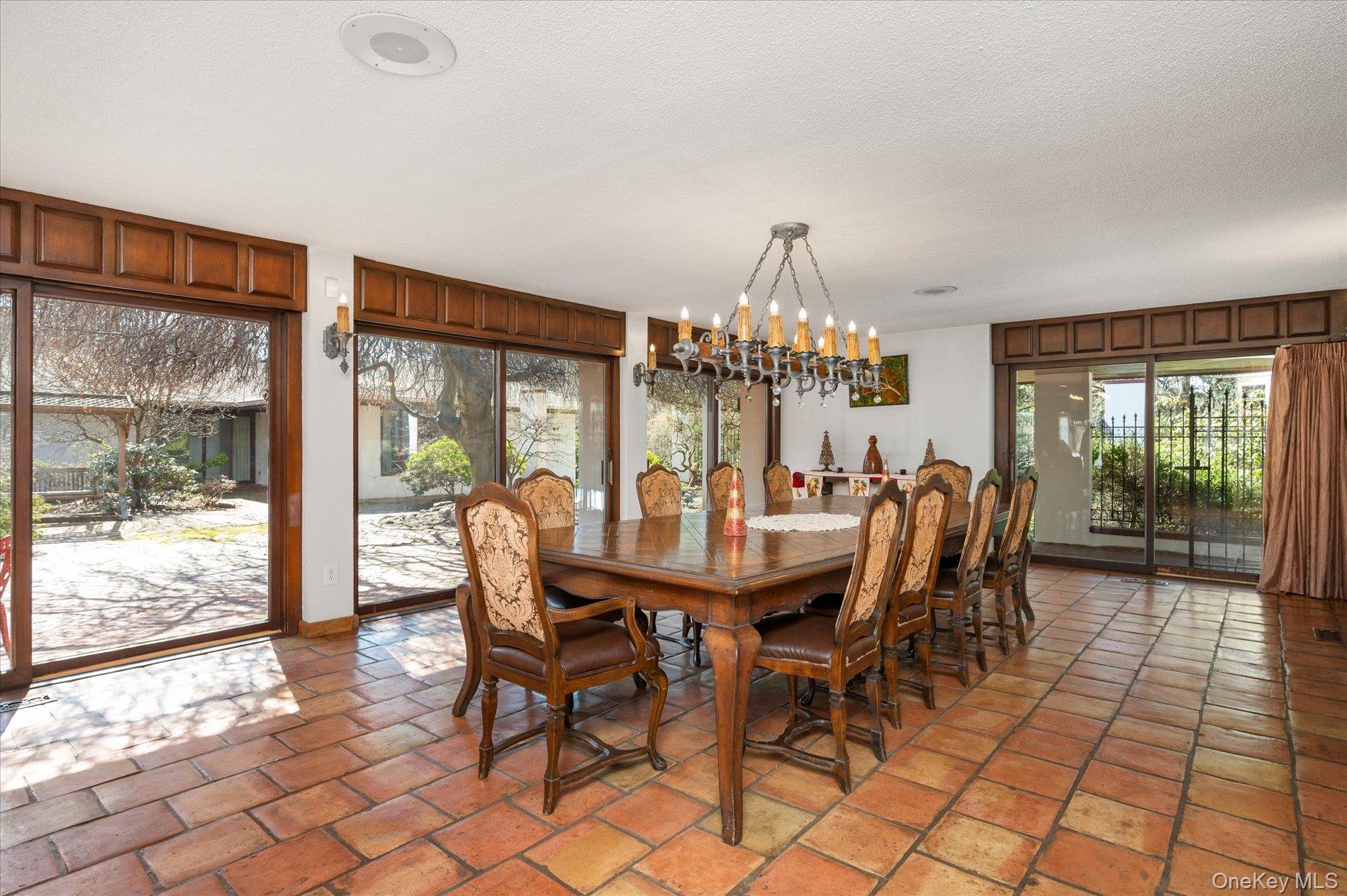 8 Plaka Court Property Photo 15