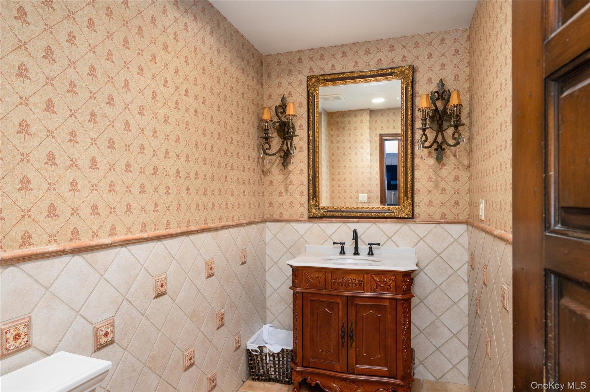 8 Plaka Court Property Photo 16