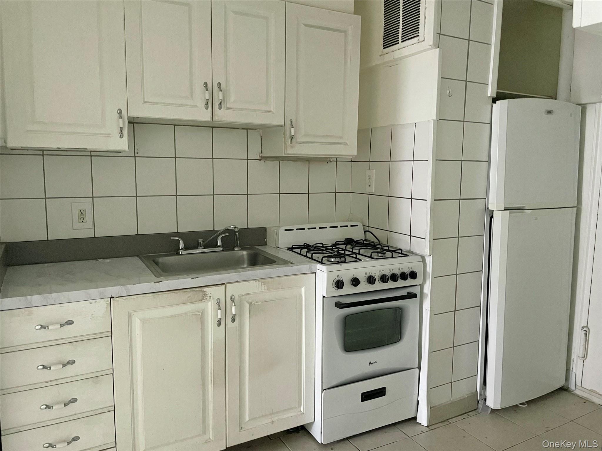 65-15 Yellowstone Boulevard 2c Property Photo 2