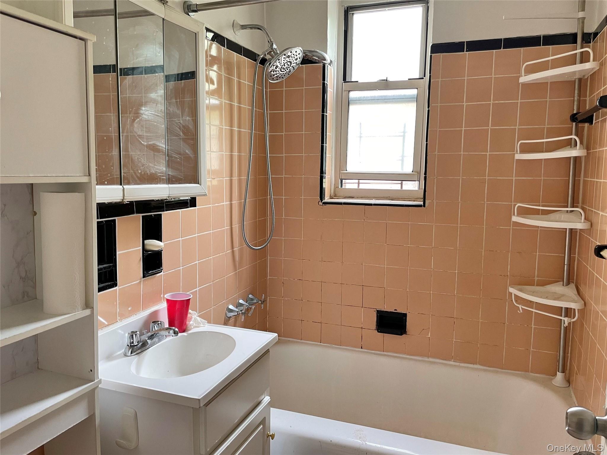65-15 Yellowstone Boulevard 2c Property Photo 5