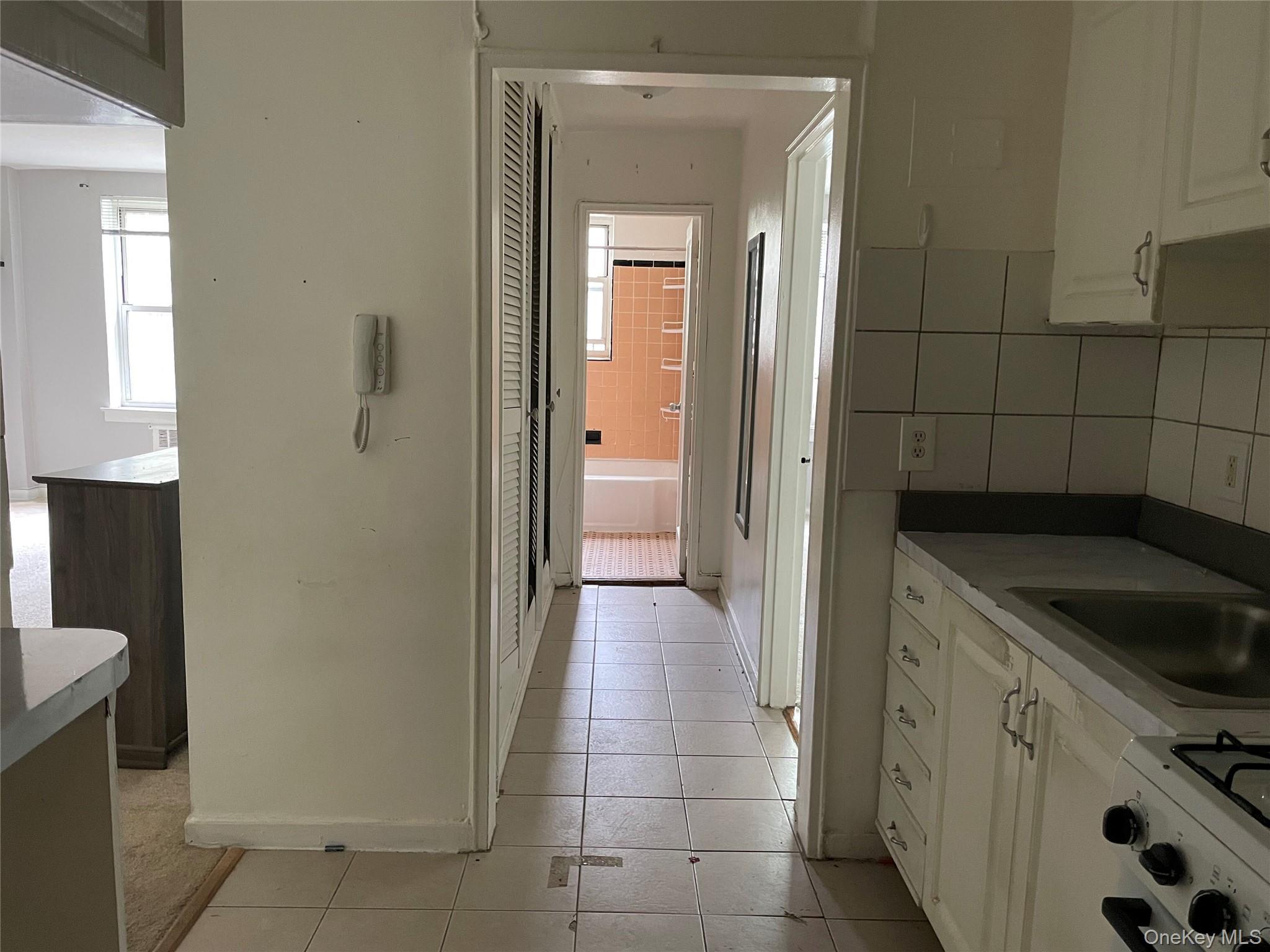 65-15 Yellowstone Boulevard 2c Property Photo 6