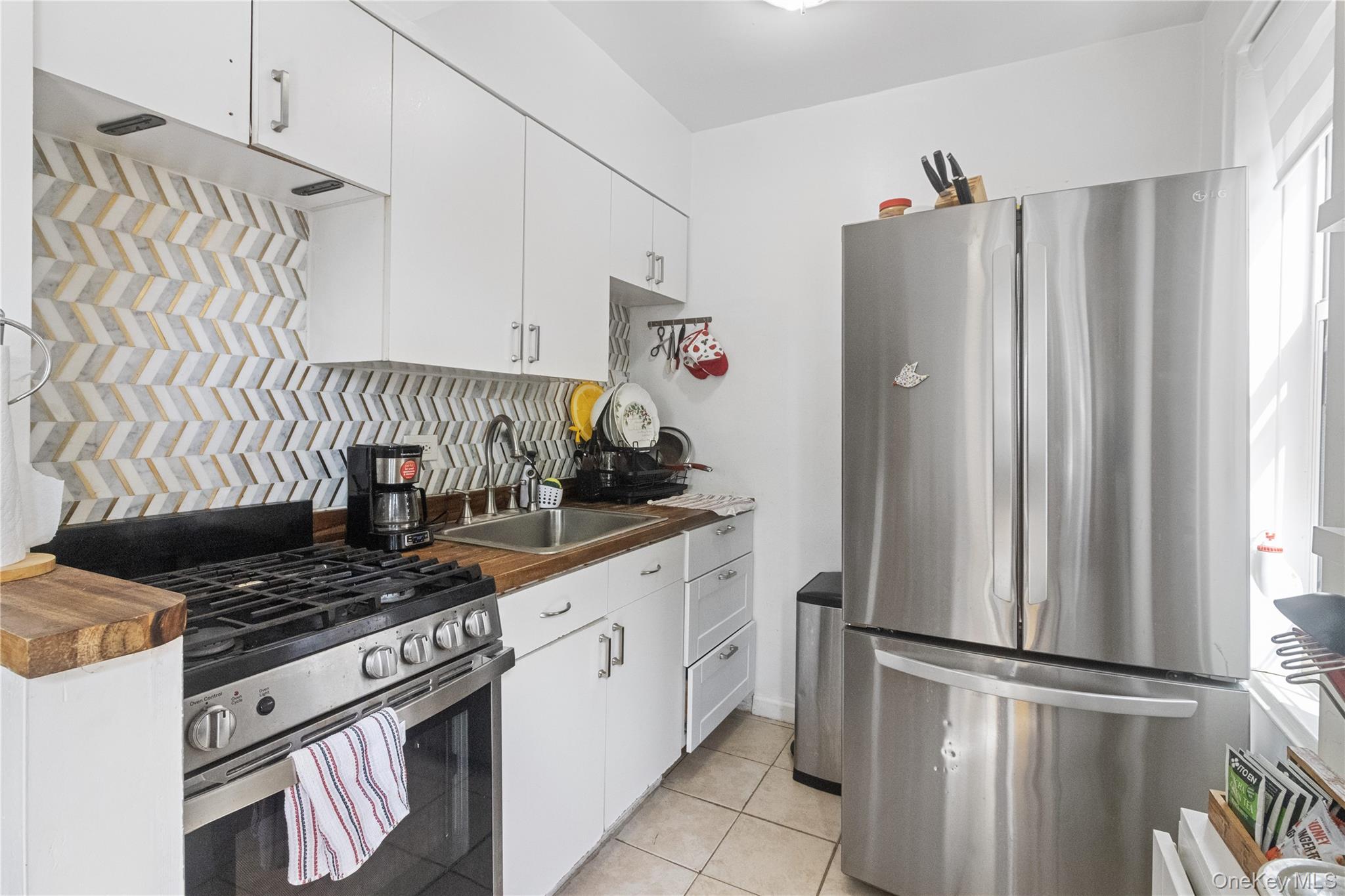 3299 Cambridge Avenue 6b Property Photo 4