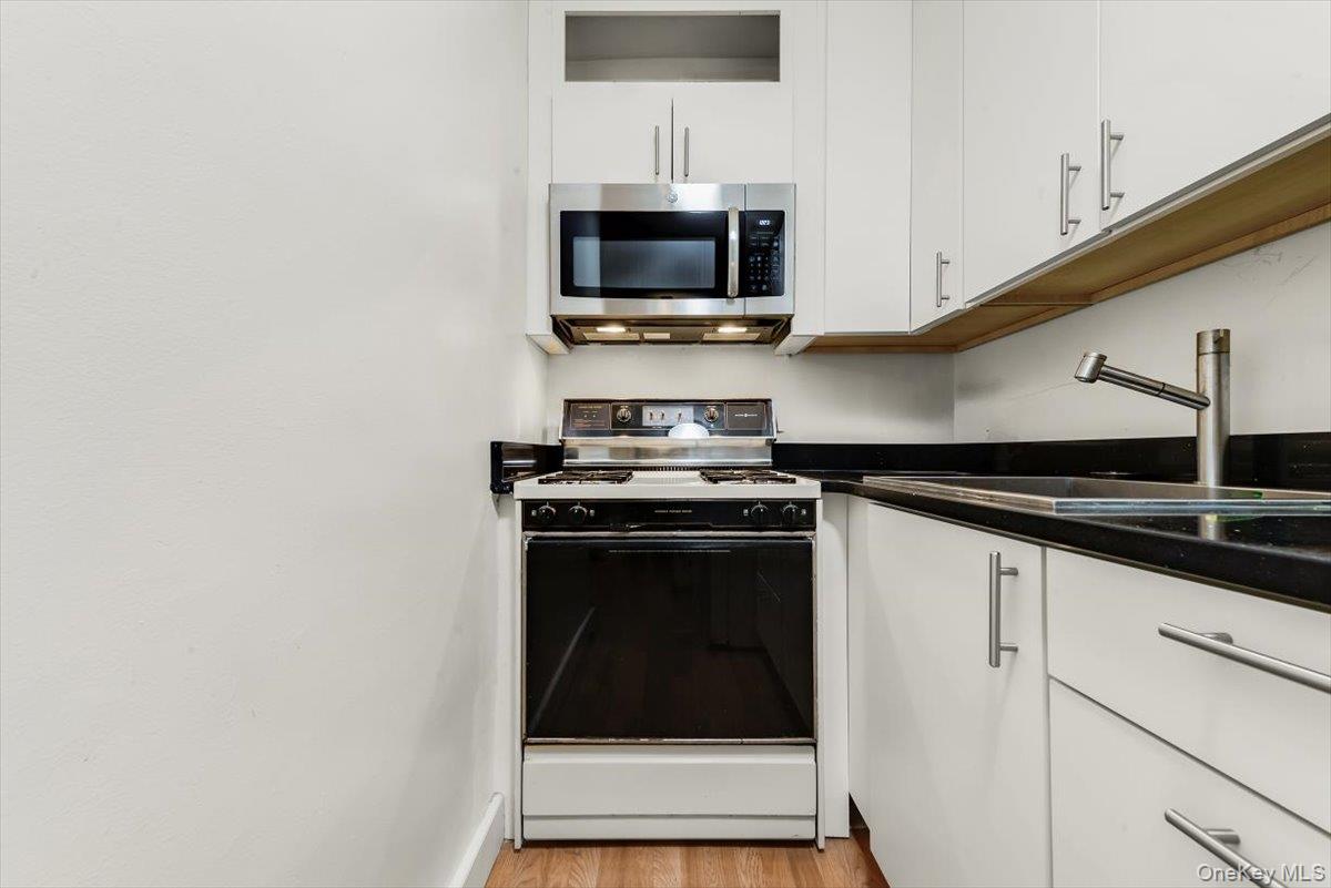 67-50 Thornton Place 4s Property Photo 12