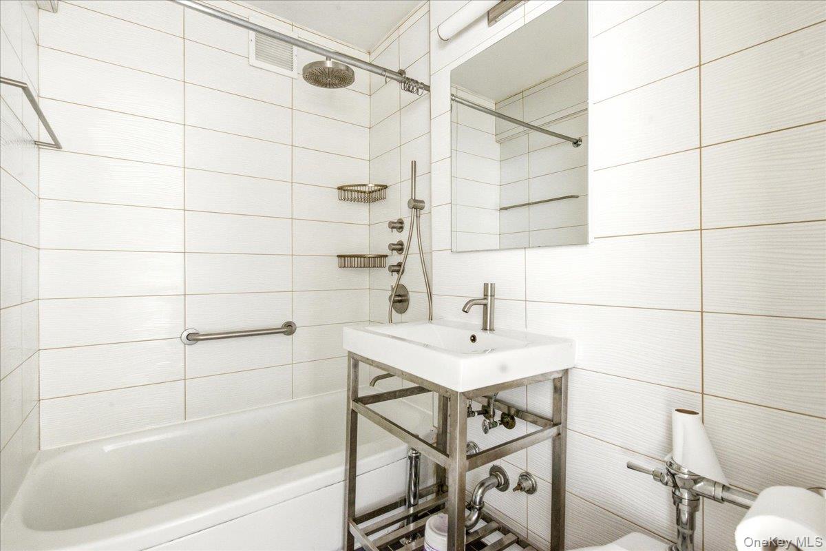 67-50 Thornton Place 4s Property Photo 22