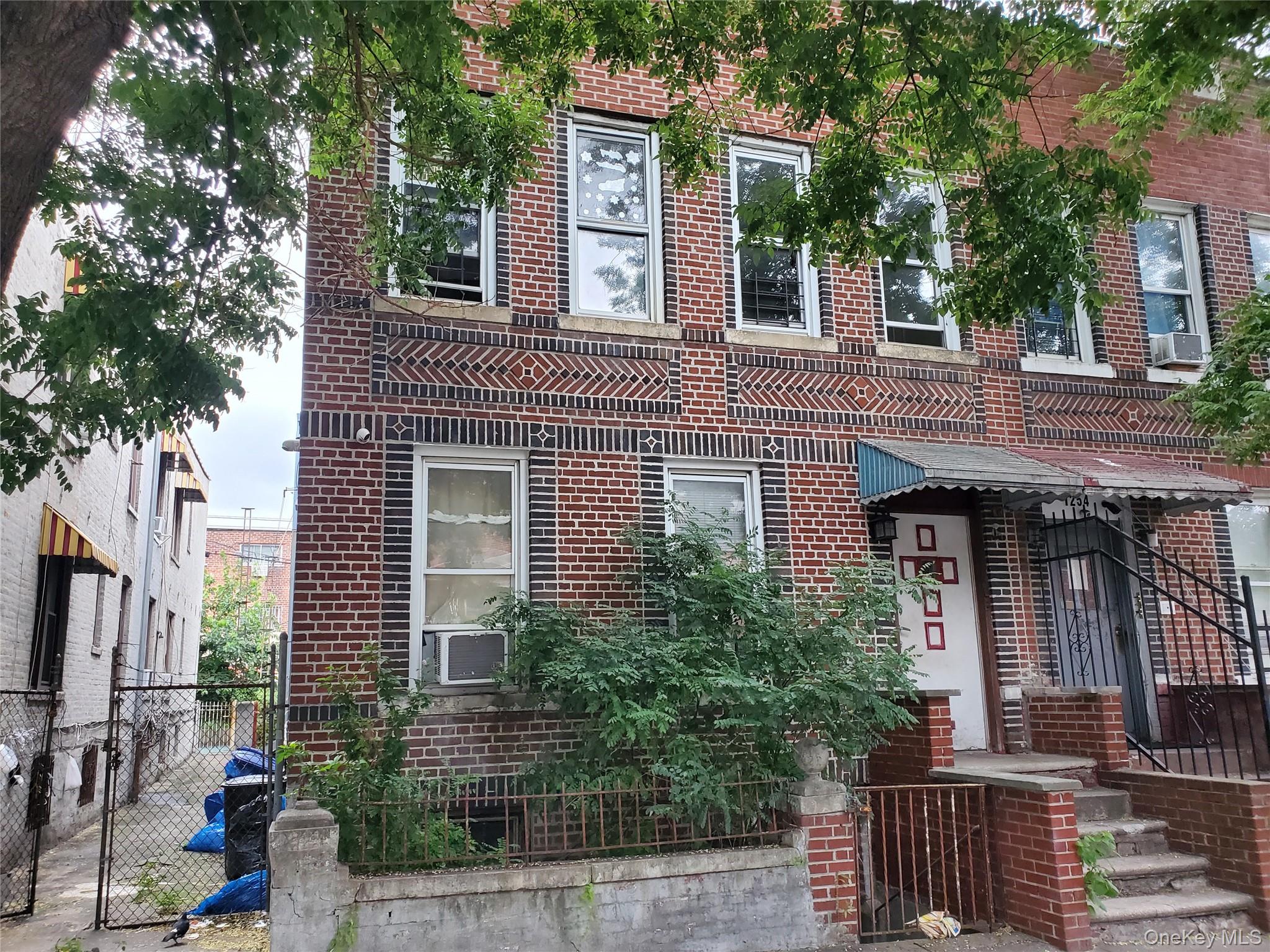 1256 Noble Avenue Property Photo 3