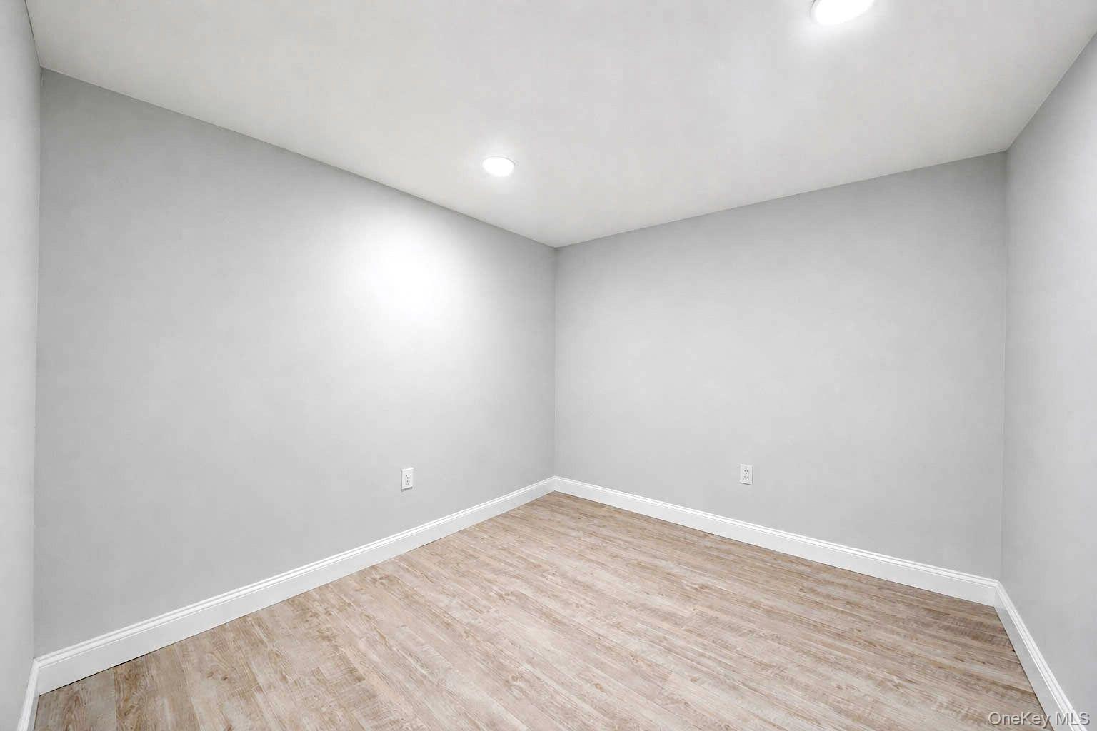 4059 Paulding Avenue Property Photo 34