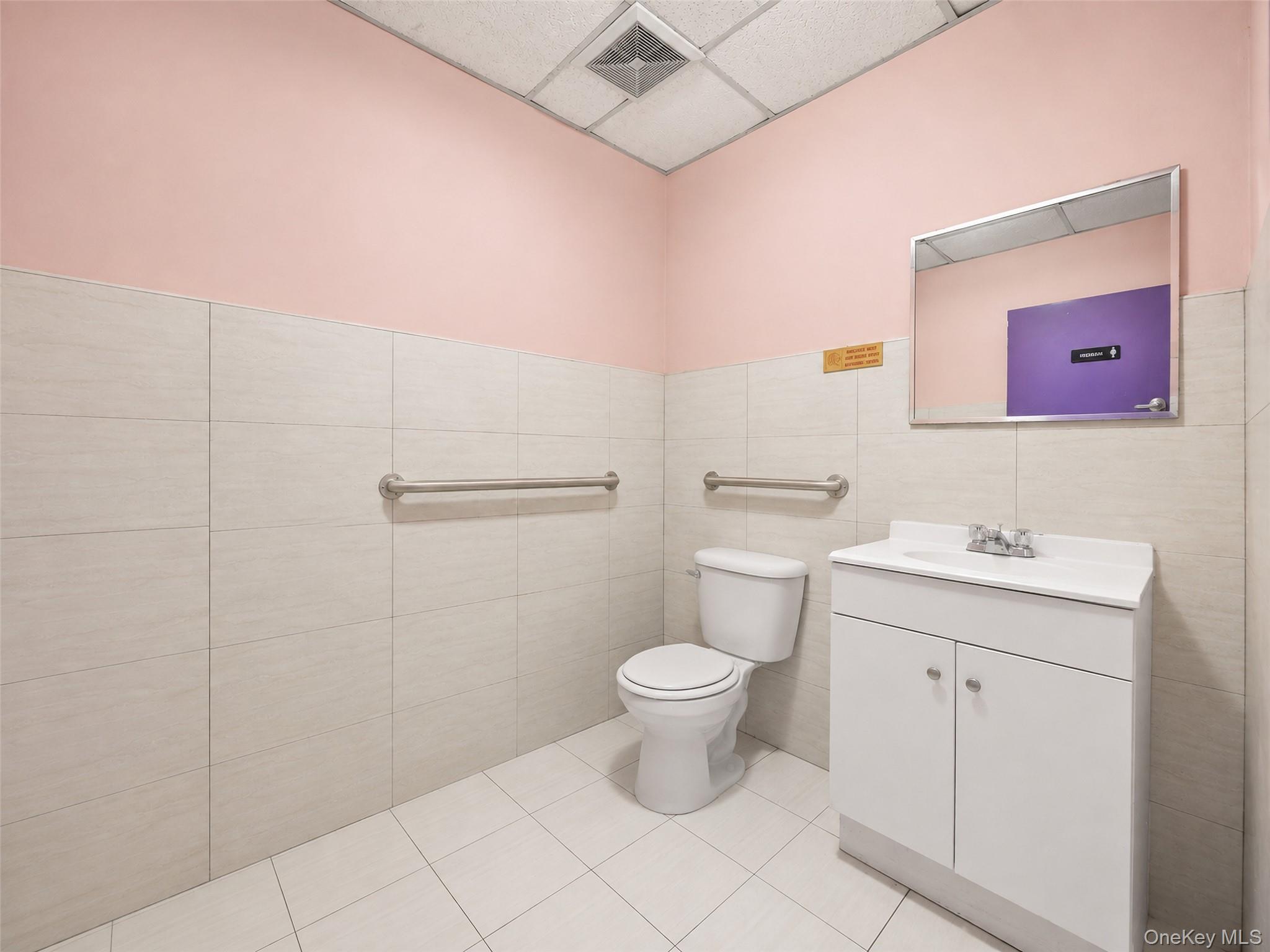60-11 Myrtle Avenue Property Photo 14