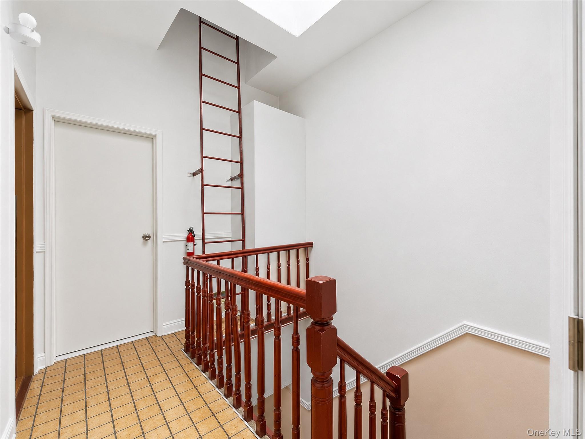 60-11 Myrtle Avenue Property Photo 17