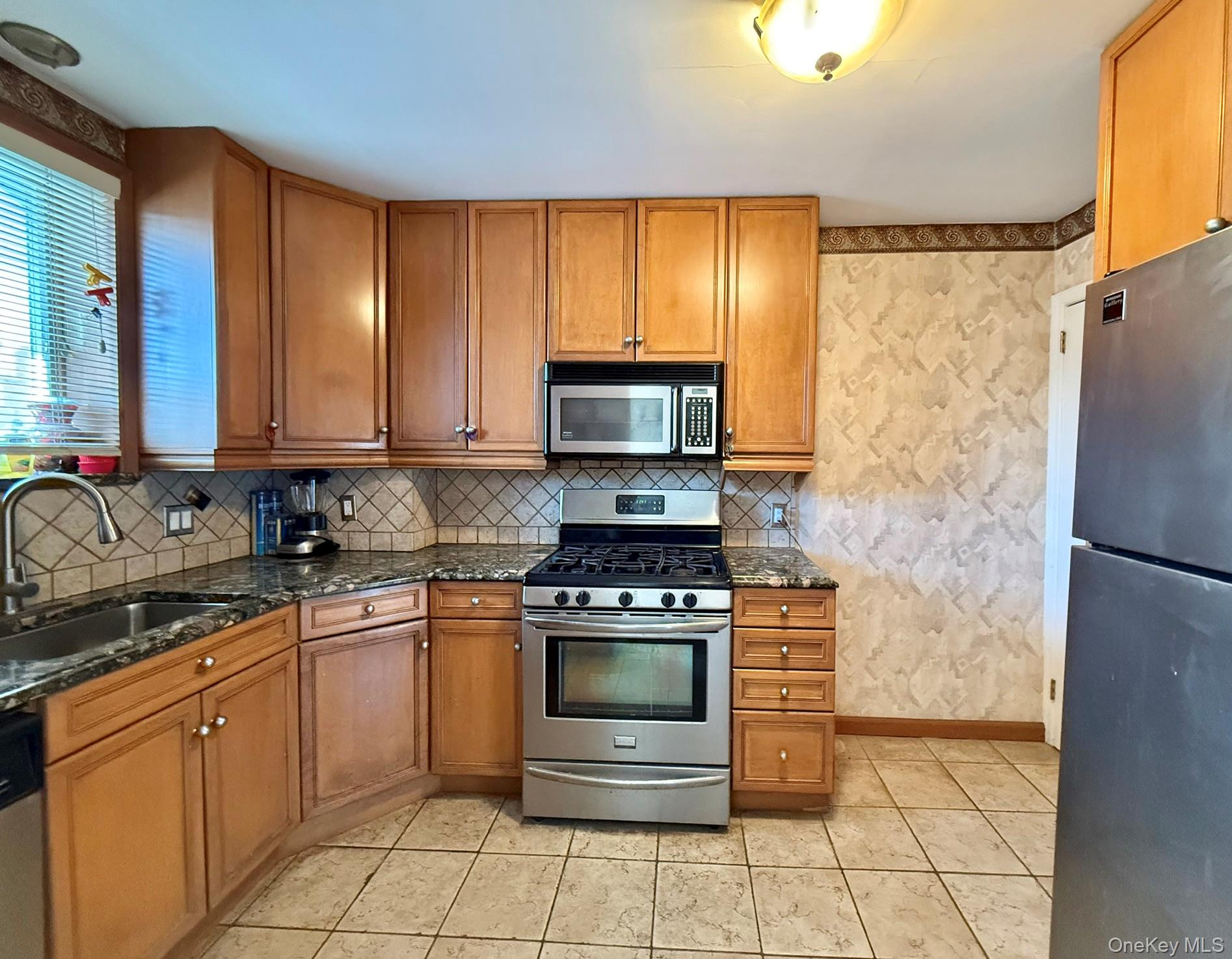 6354 77th Street Property Photo 3