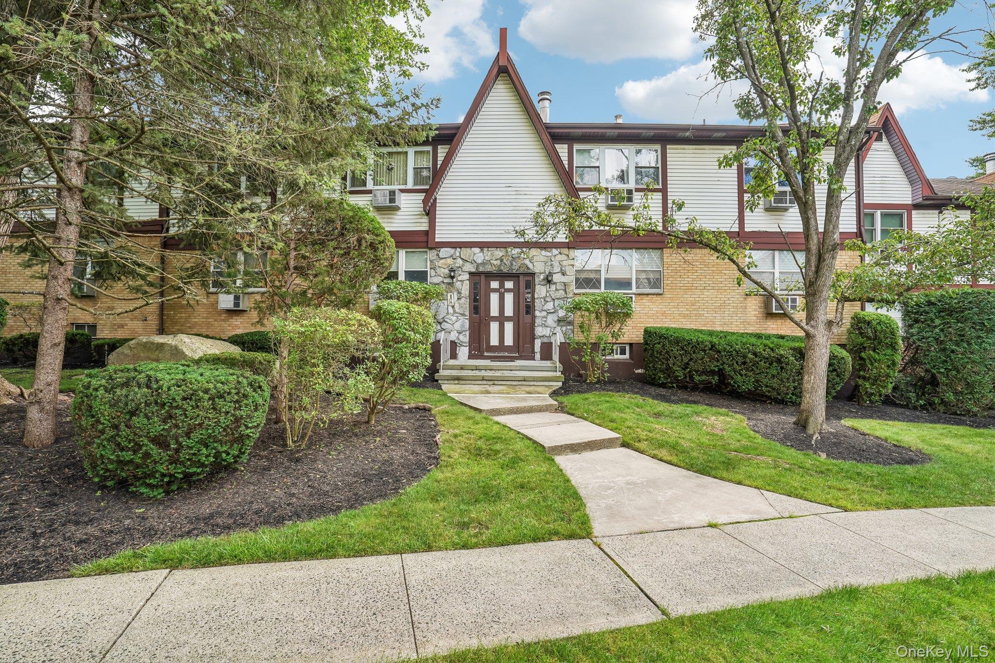 19 Somerset Drive Property Photo 1