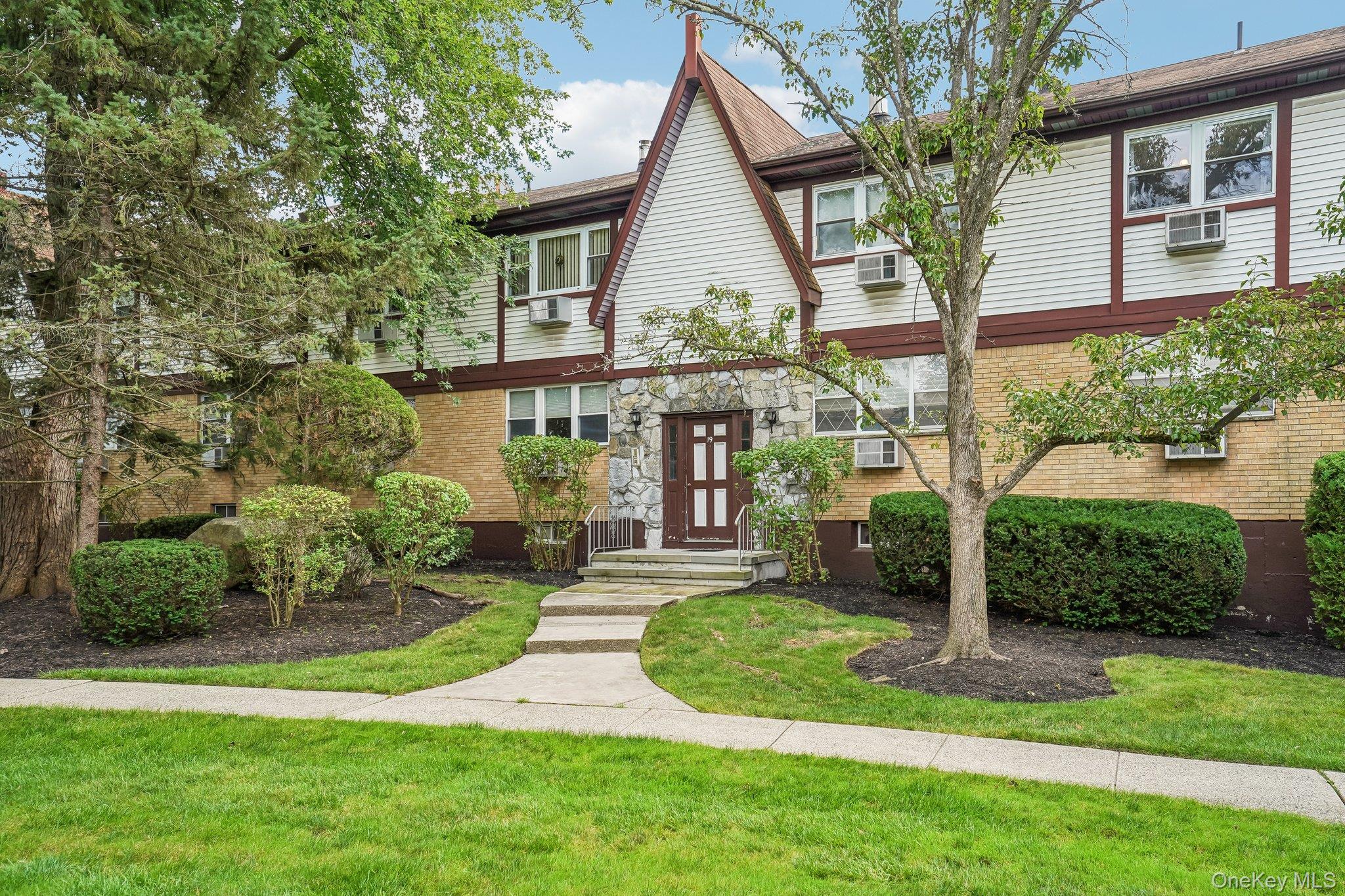 19 Somerset Drive Property Photo 2