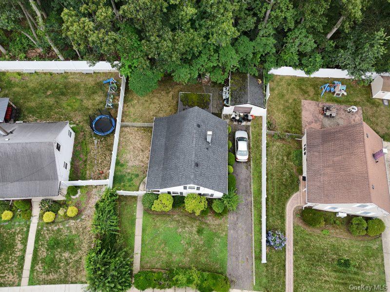 734 Nightingale Road Property Photo 5