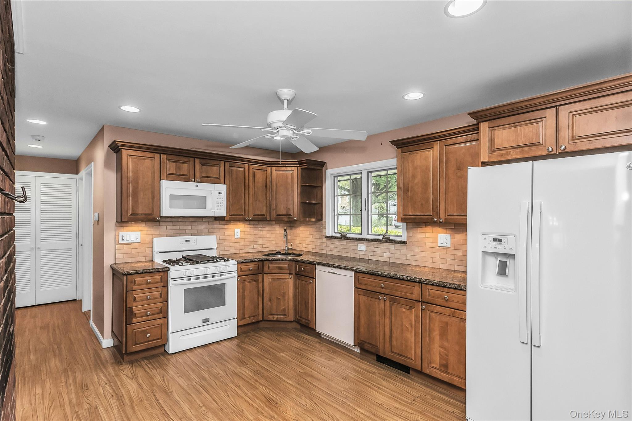 17 Giant Lane Property Photo 4