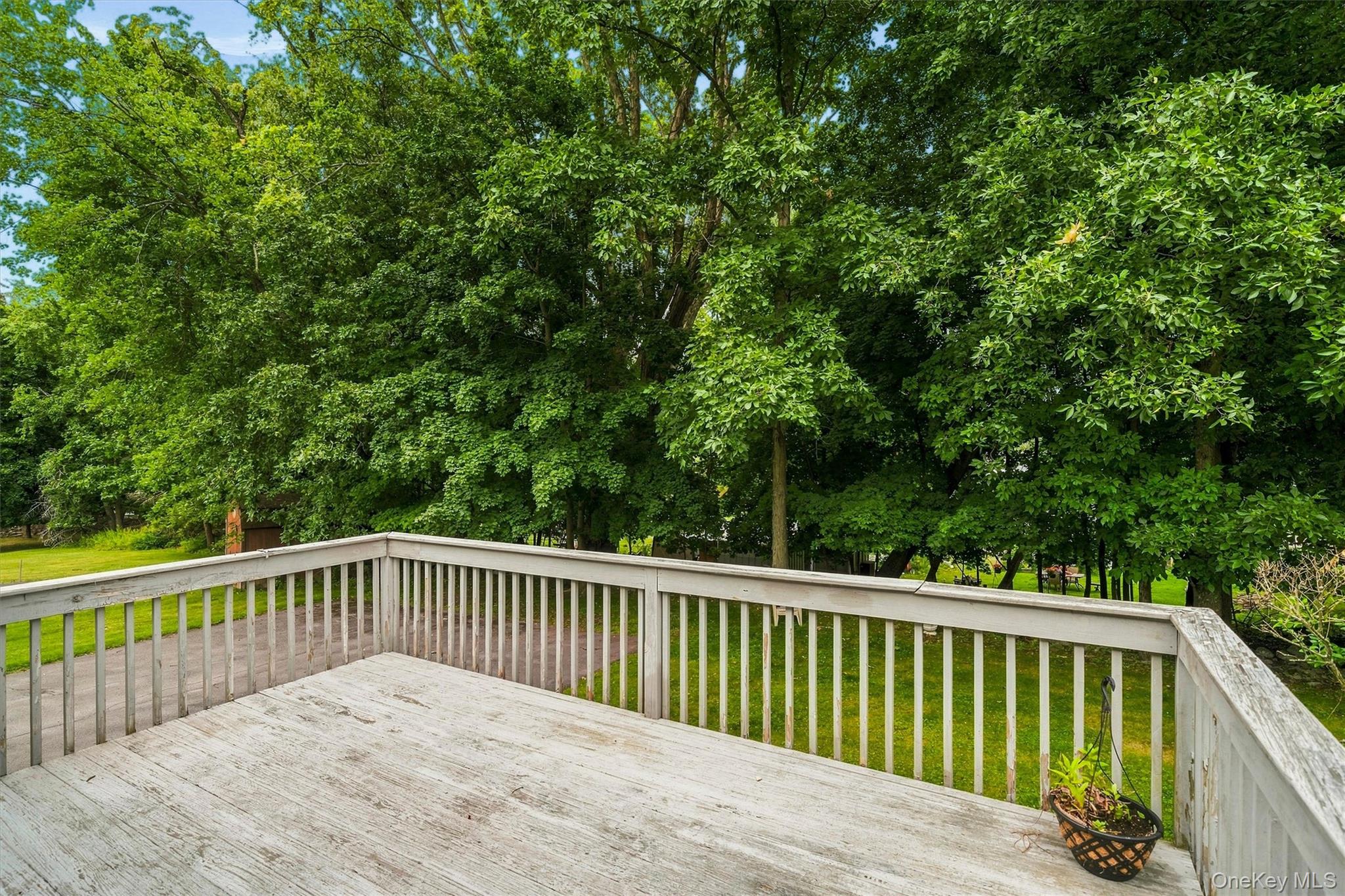 21 Keystone Park Property Photo 23