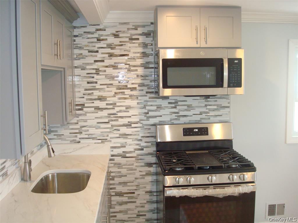 1033605 Property Photo 3