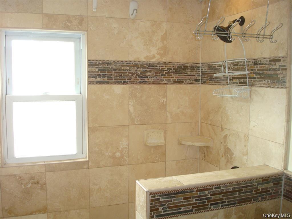 1033605 Property Photo 5