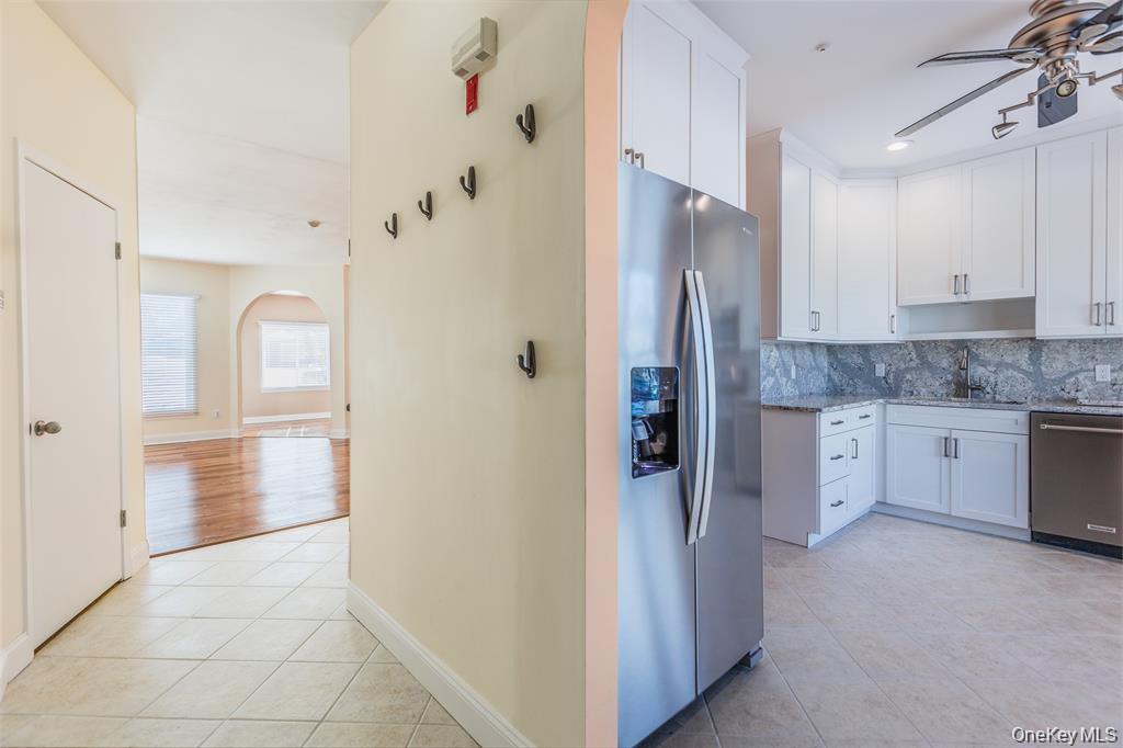 728 Birchwood Park Drive Property Photo 2