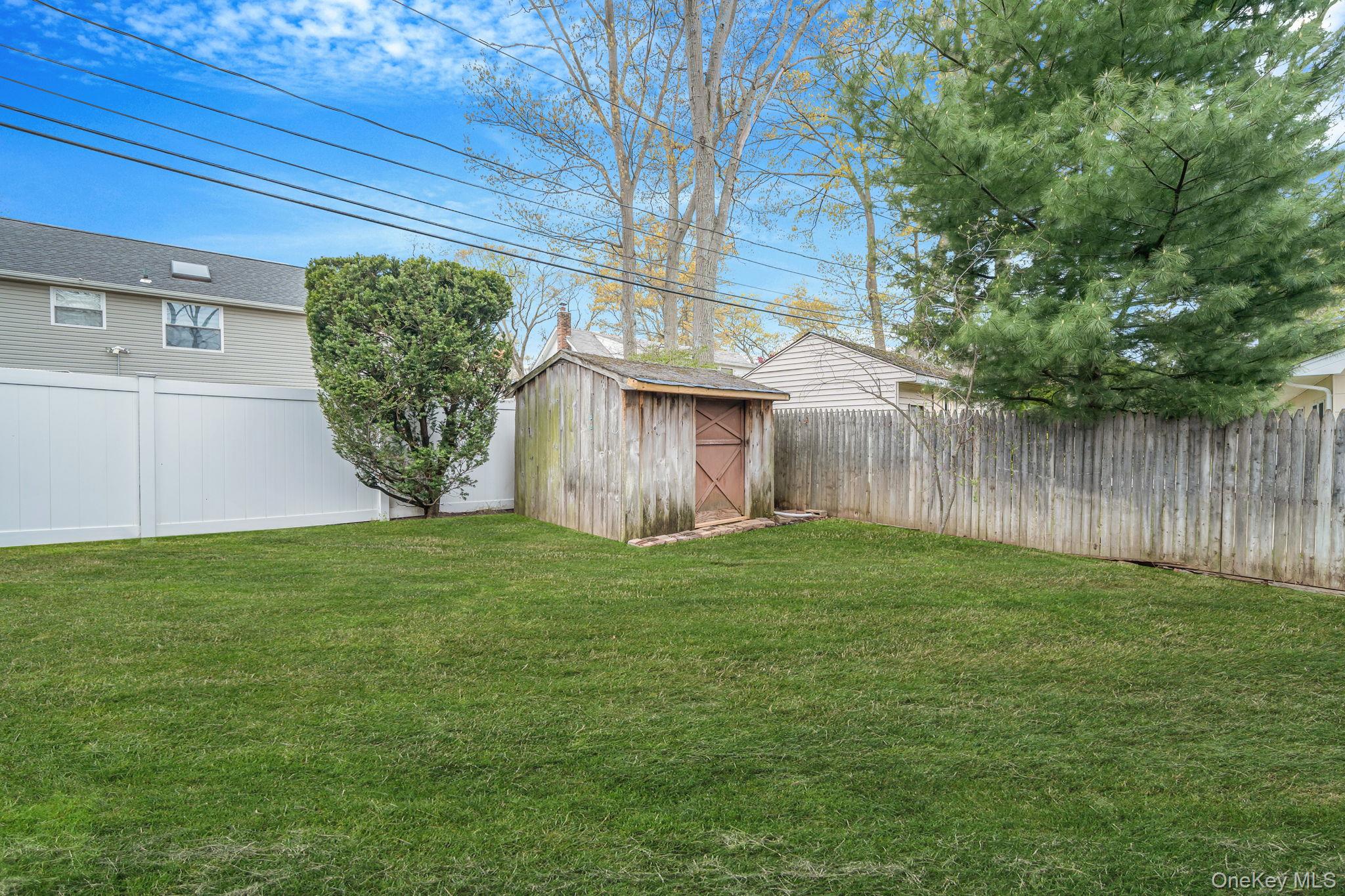 76 Moriches Road Property Photo 31
