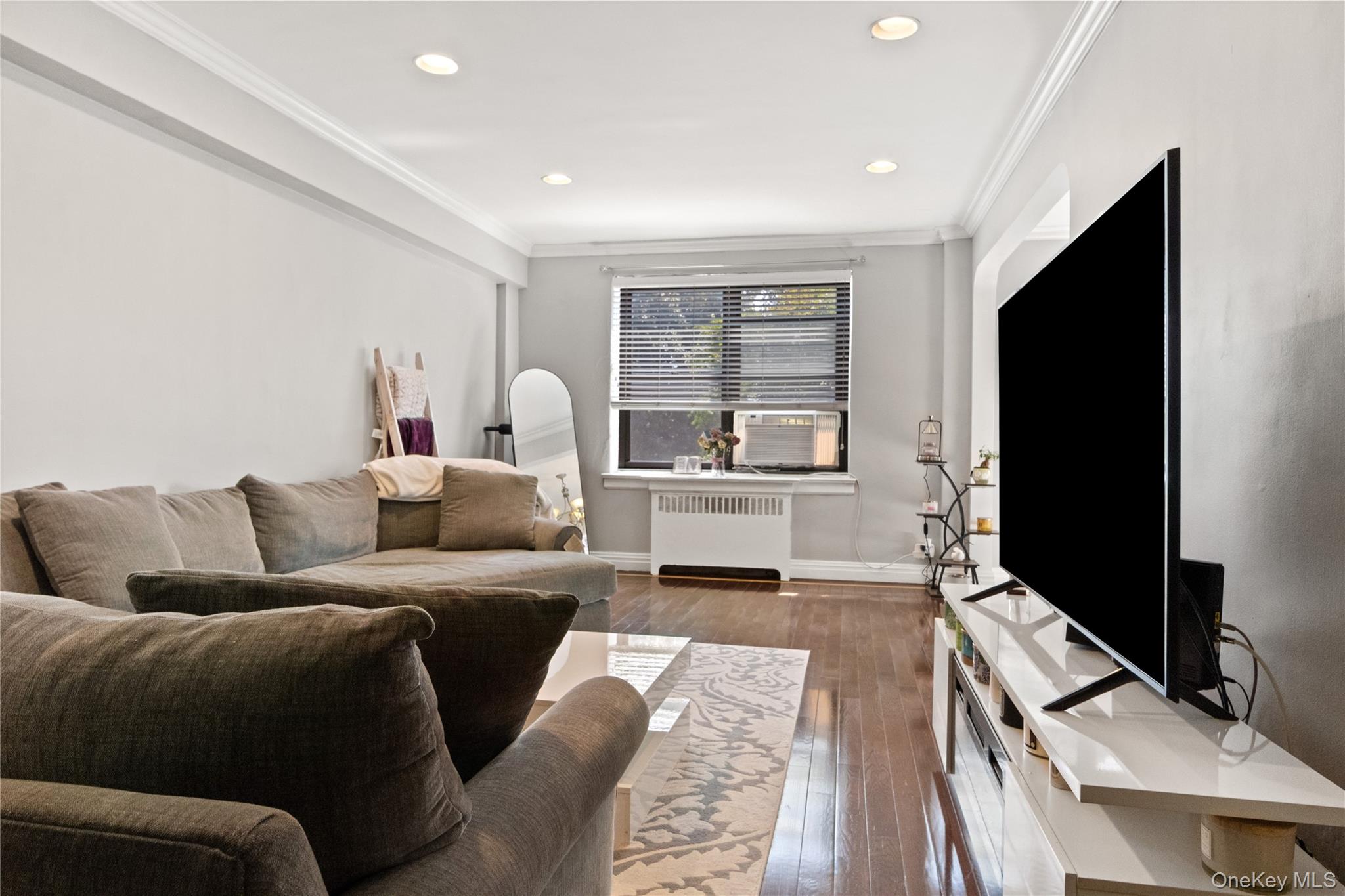 470 N Broadway B23 Property Photo 7