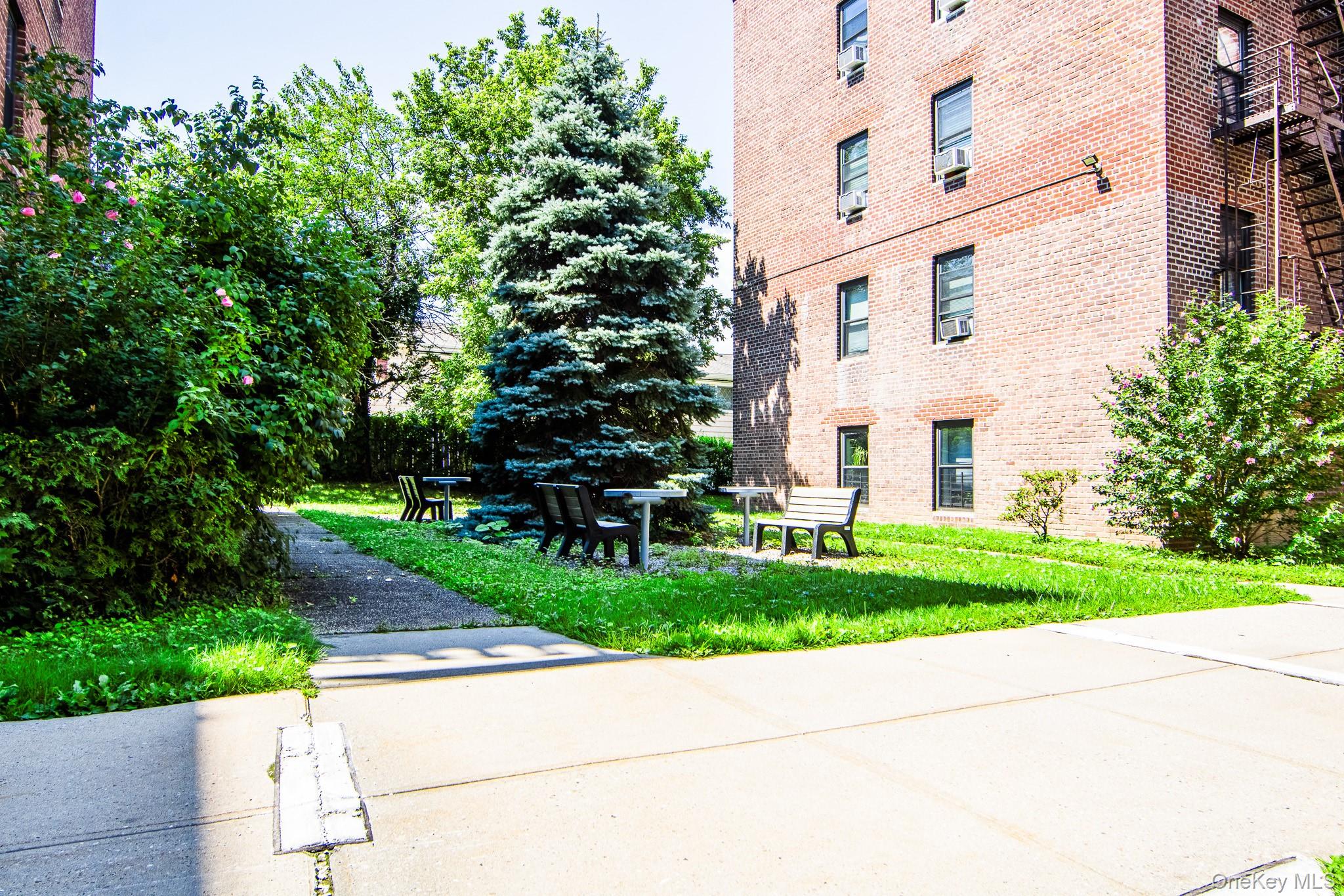 470 N Broadway B23 Property Photo 12