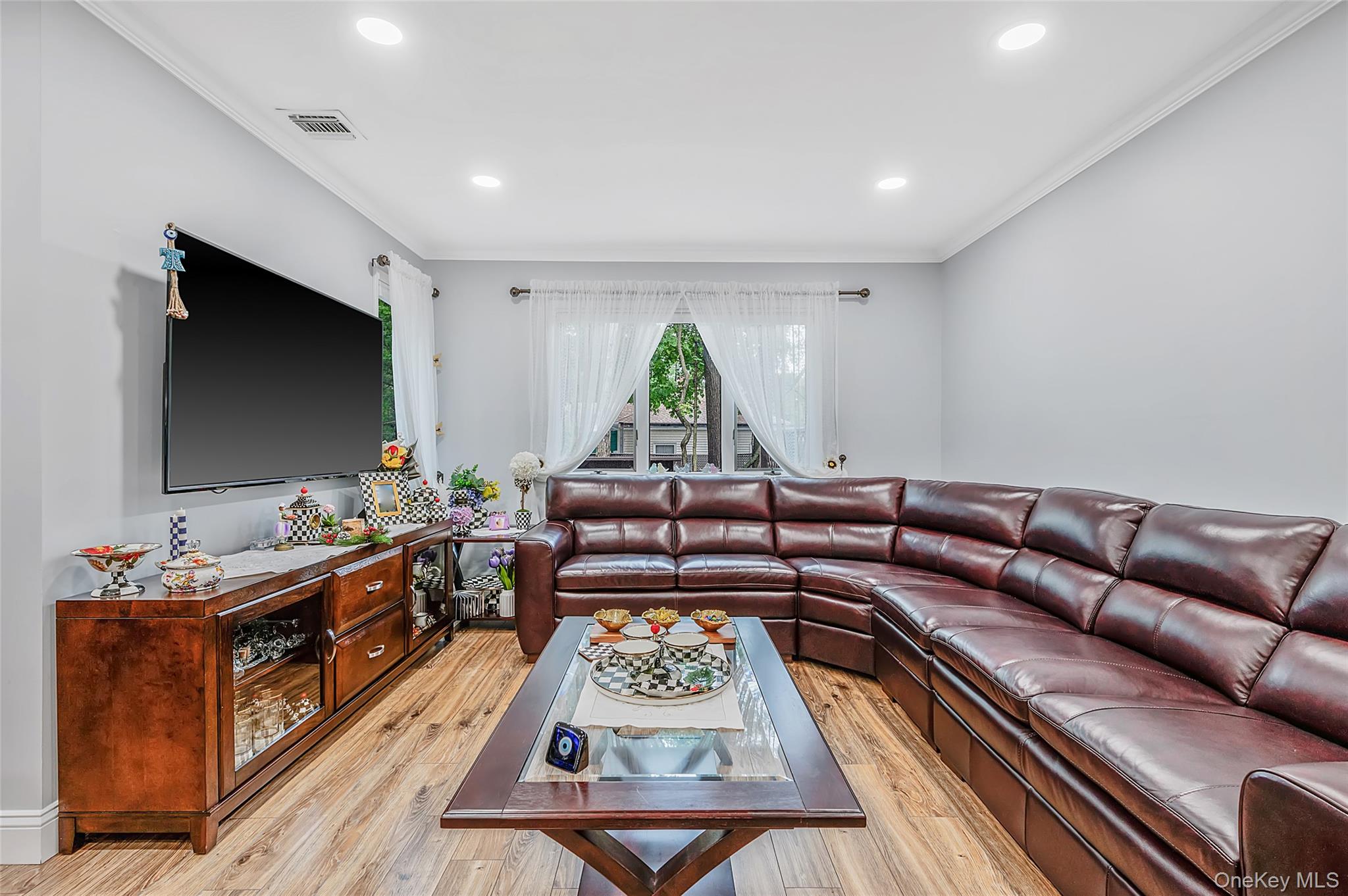 5 Jeremy Circle Property Photo 9
