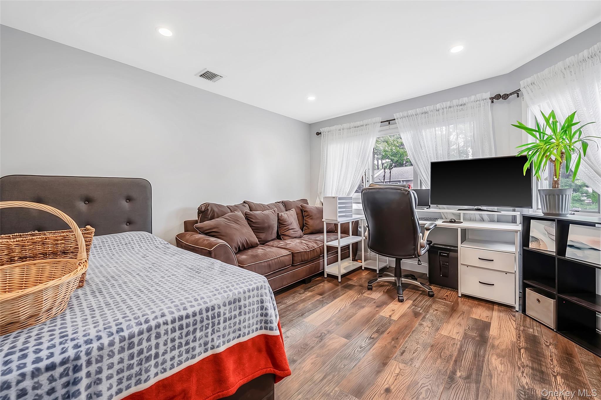 5 Jeremy Circle Property Photo 17