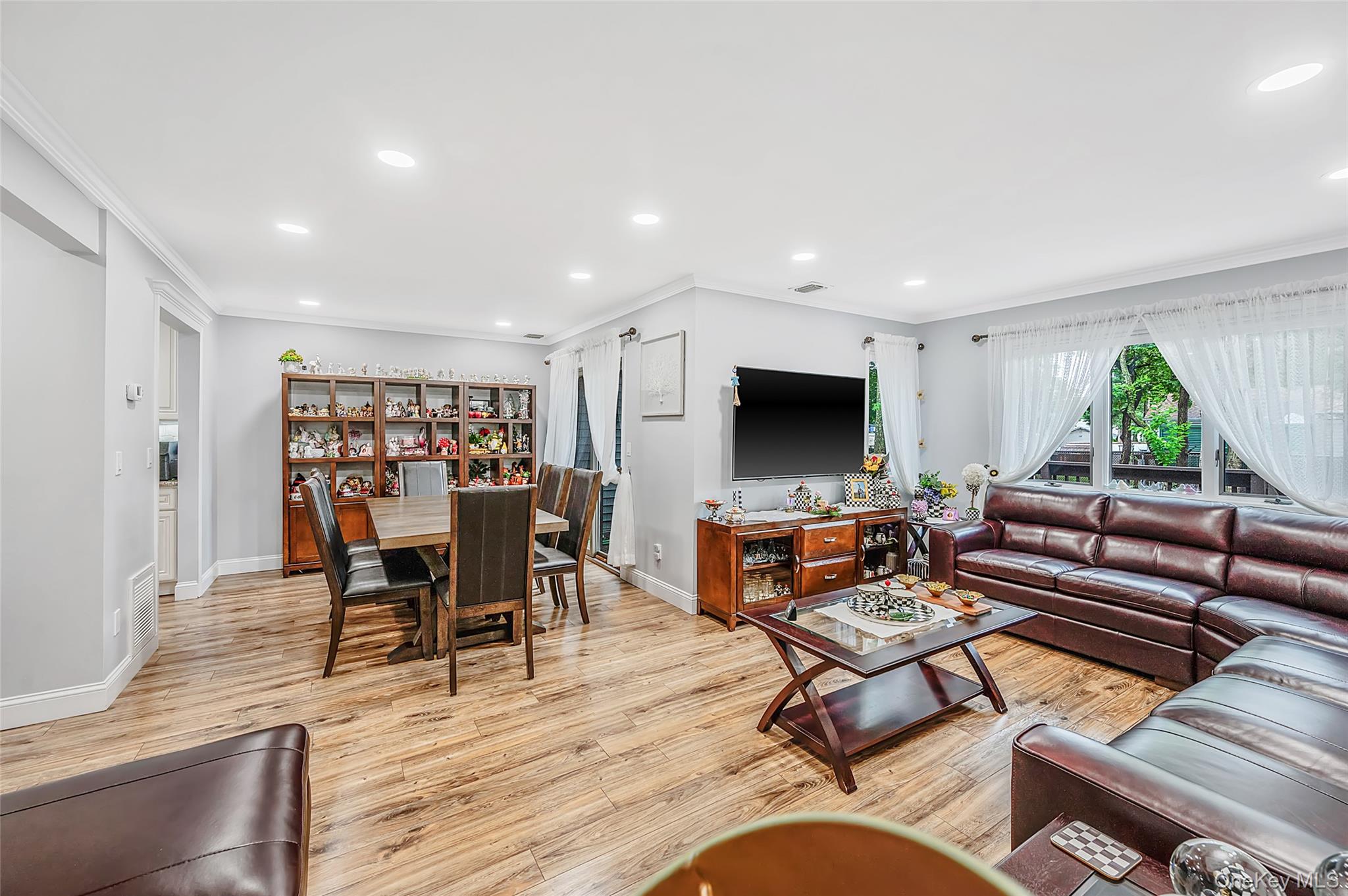 5 Jeremy Circle Property Photo 21